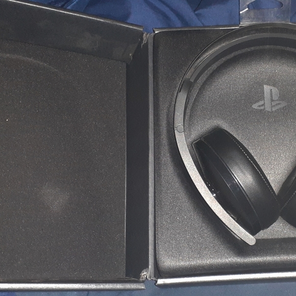 Platinum Series Sony Wireless Headset - Picture 3 of 4